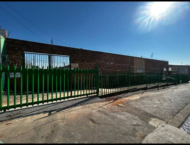 372M² WAREHOUSE TO LET IN KEW